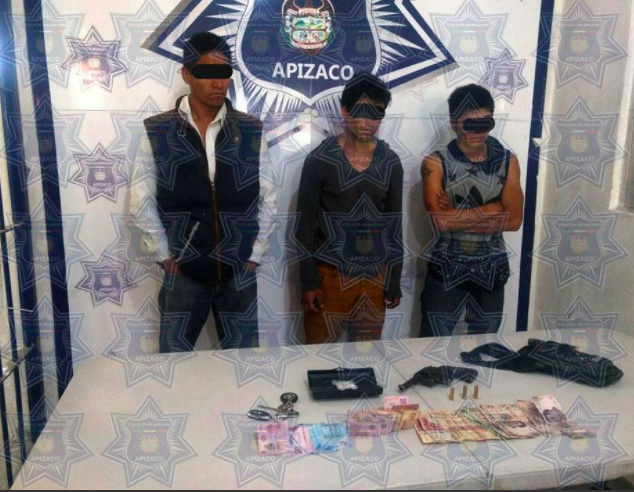 Detiene policía de Apizaco a sujetos con droga y armas